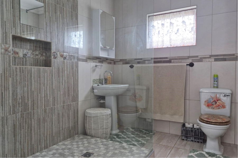 4 Bedroom Property for Sale in Stilbaai Wes Western Cape